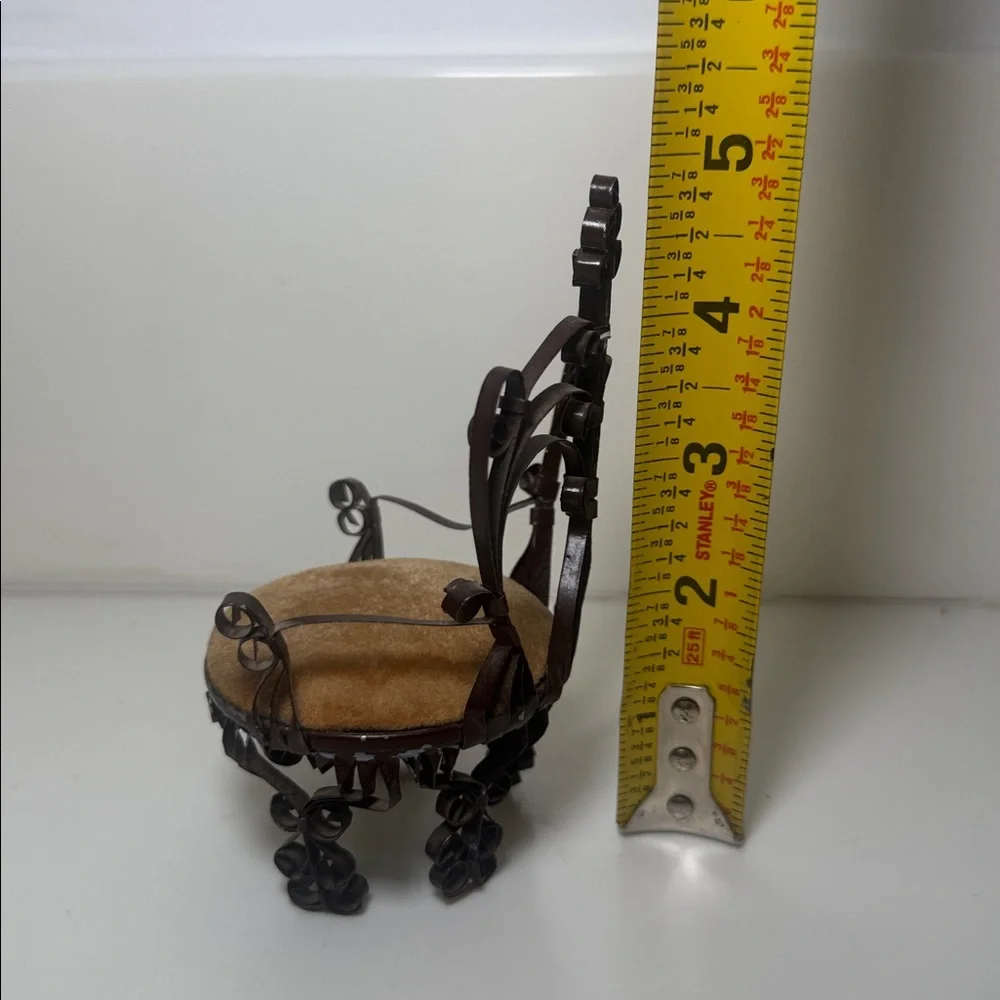 Vintage 70s Tin Can Chair Dollhouse Furniture, Tramp Art - Picture 5 of 5